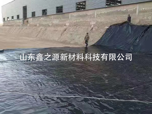 黑膜沼氣池使用過程中出現(xiàn)廢渣該如何處理？