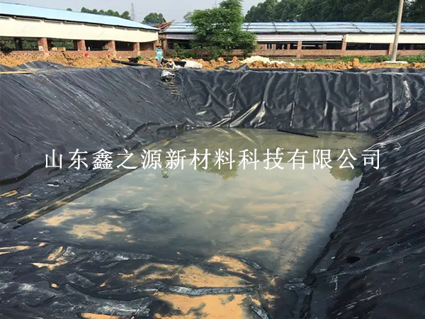 做好沼氣池黑膜的剪接工作，既節(jié)約又高效