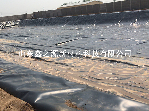 沼氣池建設(shè)：為何選擇黑色HDPE土工膜？